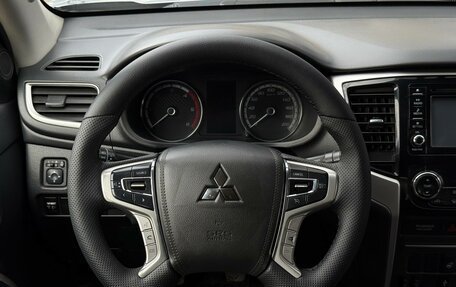 Mitsubishi L200 IV рестайлинг, 2019 год, 2 400 000 рублей, 12 фотография
