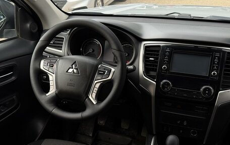 Mitsubishi L200 IV рестайлинг, 2019 год, 2 400 000 рублей, 18 фотография