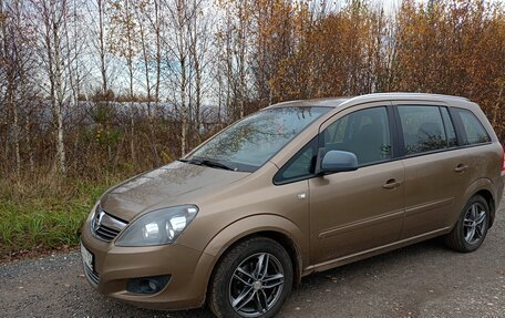 Opel Zafira B, 2013 год, 890 000 рублей, 2 фотография