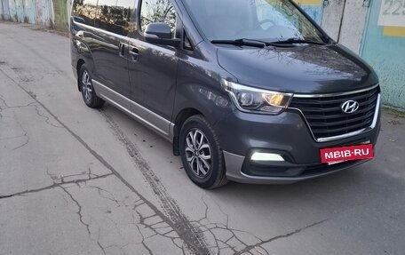 Hyundai H-1 II рестайлинг, 2021 год, 3 900 000 рублей, 2 фотография