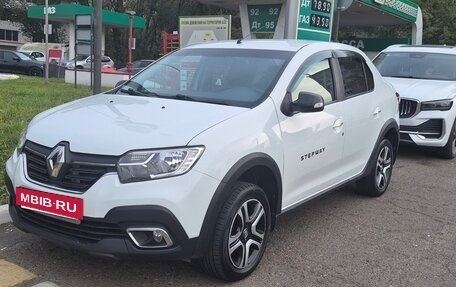 Renault Logan II, 2018 год, 930 000 рублей, 2 фотография