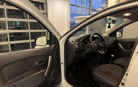 Renault Logan II, 2020 год, 735 000 рублей, 21 фотография