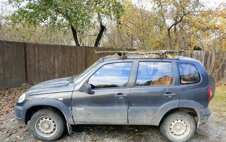 Chevrolet Niva I рестайлинг, 2010 год, 260 000 рублей, 3 фотография