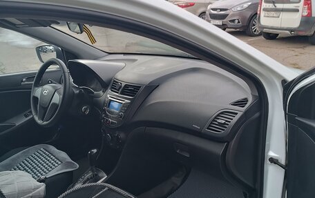 Hyundai Solaris II рестайлинг, 2016 год, 600 000 рублей, 19 фотография