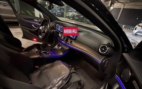 Mercedes-Benz E-Класс, 2018 год, 3 200 000 рублей, 5 фотография