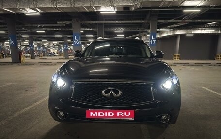 Infiniti QX70, 2017 год, 3 000 000 рублей, 10 фотография