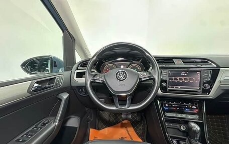 Volkswagen Touran III, 2022 год, 2 727 000 рублей, 10 фотография