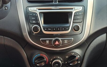 Hyundai Solaris II рестайлинг, 2014 год, 830 000 рублей, 2 фотография