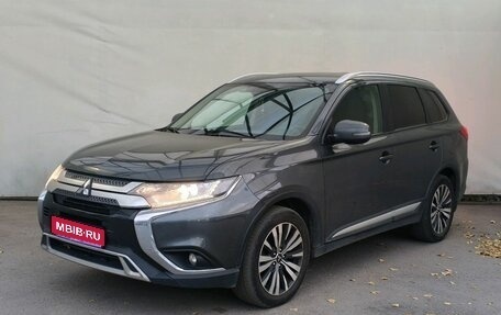 Mitsubishi Outlander III рестайлинг 3, 2019 год, 2 130 000 рублей, 1 фотография