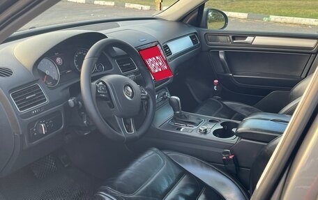 Volkswagen Touareg III, 2011 год, 1 650 000 рублей, 2 фотография