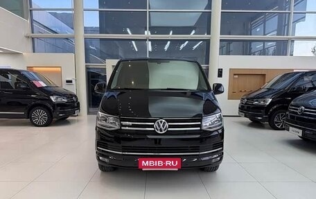 Volkswagen Caravelle T6 рестайлинг, 2019 год, 5 580 000 рублей, 3 фотография