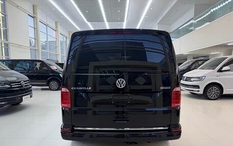 Volkswagen Caravelle T6 рестайлинг, 2019 год, 5 580 000 рублей, 4 фотография