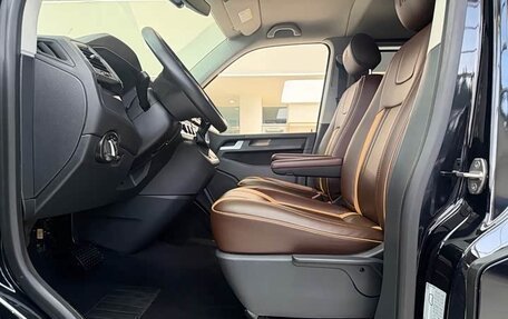 Volkswagen Caravelle T6 рестайлинг, 2019 год, 5 580 000 рублей, 7 фотография