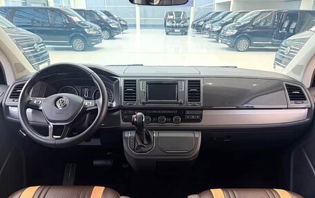 Volkswagen Caravelle T6 рестайлинг, 2019 год, 5 580 000 рублей, 10 фотография