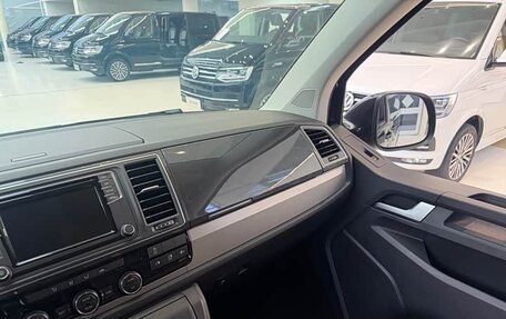 Volkswagen Caravelle T6 рестайлинг, 2019 год, 5 580 000 рублей, 12 фотография