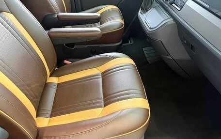 Volkswagen Caravelle T6 рестайлинг, 2019 год, 5 580 000 рублей, 14 фотография