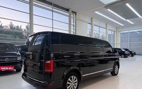 Volkswagen Caravelle T6 рестайлинг, 2019 год, 5 580 000 рублей, 5 фотография