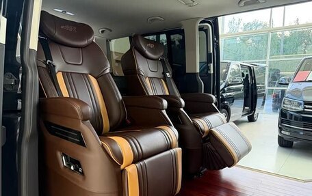 Volkswagen Caravelle T6 рестайлинг, 2019 год, 5 580 000 рублей, 19 фотография