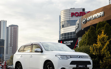 Mitsubishi Outlander III рестайлинг 3, 2013 год, 1 048 000 рублей, 2 фотография