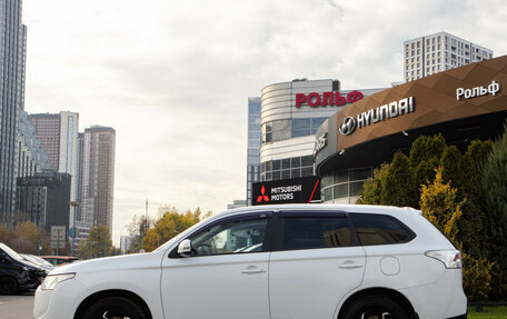 Mitsubishi Outlander III рестайлинг 3, 2013 год, 1 048 000 рублей, 6 фотография