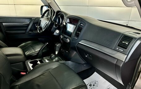Mitsubishi Pajero IV рестайлинг 2, 2010 год, 1 879 000 рублей, 19 фотография