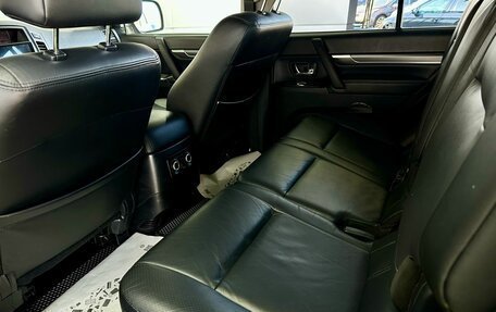 Mitsubishi Pajero IV рестайлинг 2, 2010 год, 1 879 000 рублей, 22 фотография