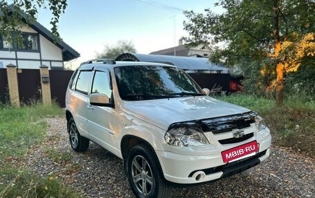 Chevrolet Niva I рестайлинг, 2017 год, 735 000 рублей, 2 фотография