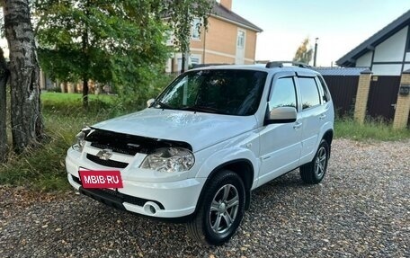 Chevrolet Niva I рестайлинг, 2017 год, 735 000 рублей, 6 фотография