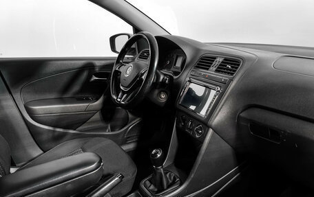 Volkswagen Polo VI (EU Market), 2015 год, 890 000 рублей, 13 фотография