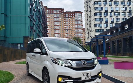 Honda Stepwgn IV рестайлинг, 2017 год, 1 900 000 рублей, 5 фотография
