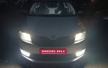 Skoda Rapid I, 2015 год, 800 000 рублей, 10 фотография
