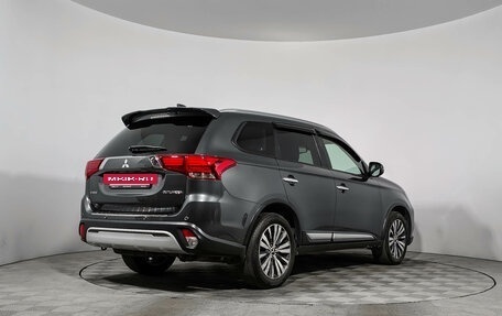 Mitsubishi Outlander III рестайлинг 3, 2018 год, 1 860 000 рублей, 5 фотография