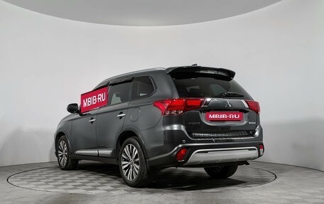 Mitsubishi Outlander III рестайлинг 3, 2018 год, 1 860 000 рублей, 7 фотография