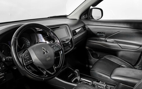 Mitsubishi Outlander III рестайлинг 3, 2018 год, 1 860 000 рублей, 9 фотография