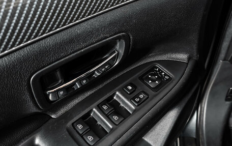 Mitsubishi Outlander III рестайлинг 3, 2018 год, 1 860 000 рублей, 10 фотография