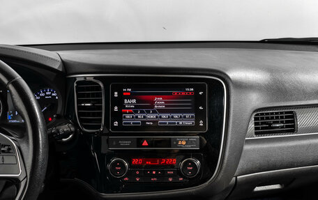 Mitsubishi Outlander III рестайлинг 3, 2018 год, 1 860 000 рублей, 16 фотография