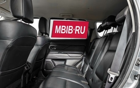 Mitsubishi Outlander III рестайлинг 3, 2018 год, 1 860 000 рублей, 12 фотография