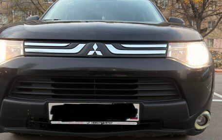 Mitsubishi Outlander III рестайлинг 3, 2013 год, 1 300 000 рублей, 6 фотография