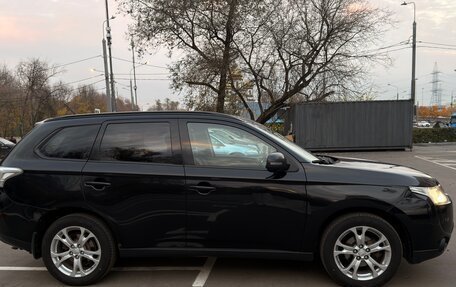 Mitsubishi Outlander III рестайлинг 3, 2013 год, 1 300 000 рублей, 2 фотография