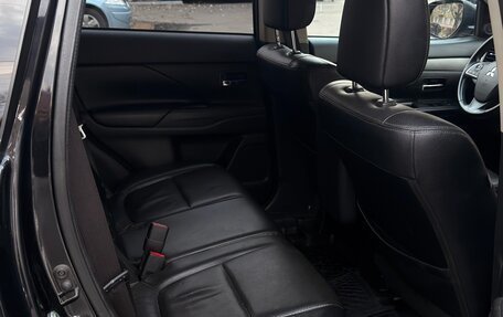 Mitsubishi Outlander III рестайлинг 3, 2013 год, 1 300 000 рублей, 12 фотография