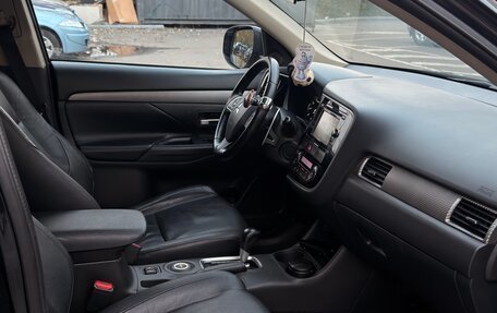 Mitsubishi Outlander III рестайлинг 3, 2013 год, 1 300 000 рублей, 13 фотография