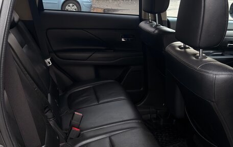 Mitsubishi Outlander III рестайлинг 3, 2013 год, 1 300 000 рублей, 11 фотография