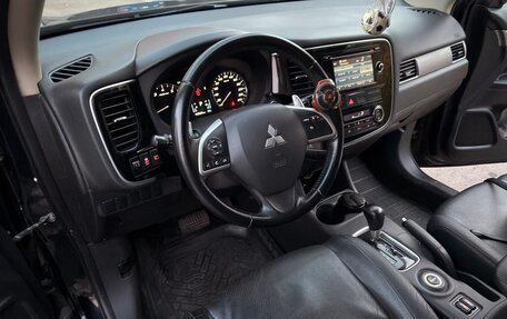 Mitsubishi Outlander III рестайлинг 3, 2013 год, 1 300 000 рублей, 15 фотография