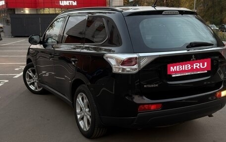 Mitsubishi Outlander III рестайлинг 3, 2013 год, 1 300 000 рублей, 22 фотография
