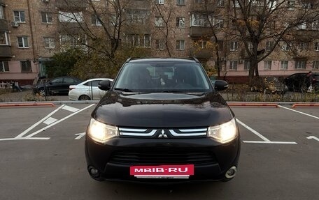 Mitsubishi Outlander III рестайлинг 3, 2013 год, 1 300 000 рублей, 21 фотография