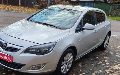 Opel Astra J, 2011 год, 800 000 рублей, 1 фотография