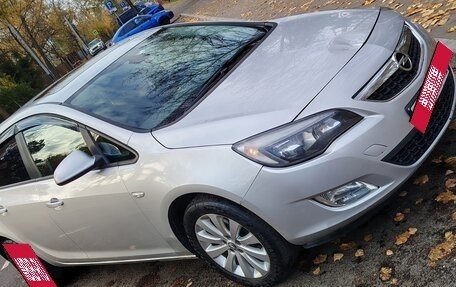 Opel Astra J, 2011 год, 800 000 рублей, 2 фотография