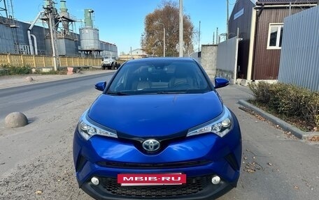 Toyota C-HR I рестайлинг, 2017 год, 2 380 000 рублей, 2 фотография