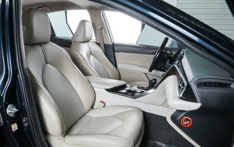 Toyota Camry, 2018 год, 2 249 000 рублей, 8 фотография