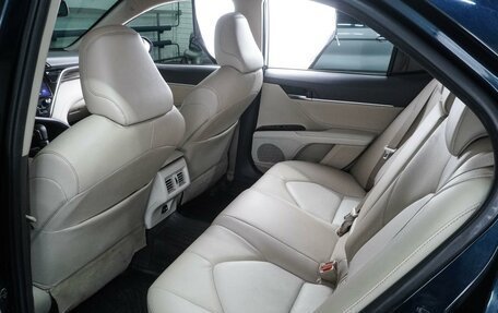 Toyota Camry, 2018 год, 2 249 000 рублей, 11 фотография